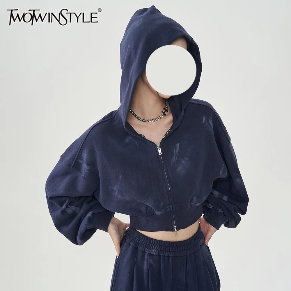 Женская куртка на молнии TWOTWINSTYLE, однотонная Элегантная куртка с капюшоном и длинным рукавом
Женская куртка на молнии TWOTWINSTYLE, однотонная Элегантная куртка с капюшоном и длинным рукавом