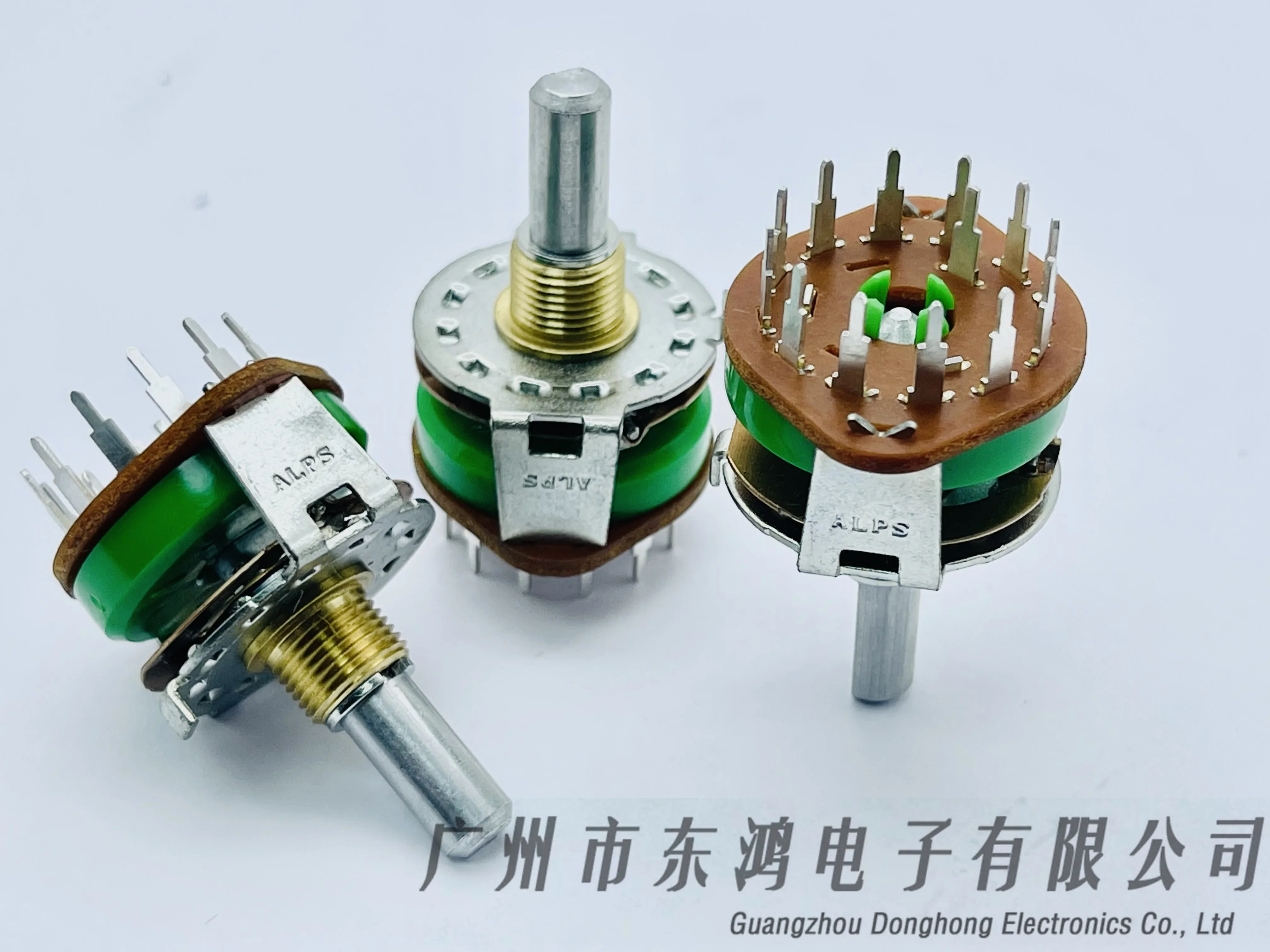 3 pcs Alps Alps SRRM1C0100 rotary band Switch 1 knife 12 gear car signal switching 360 ° rotary shaft 20mm
3 pcs Alps Alps SRRM1C0100 rotary band Switch 1 knife 12 gear car signal switching 360 ° rotary shaft 20mm