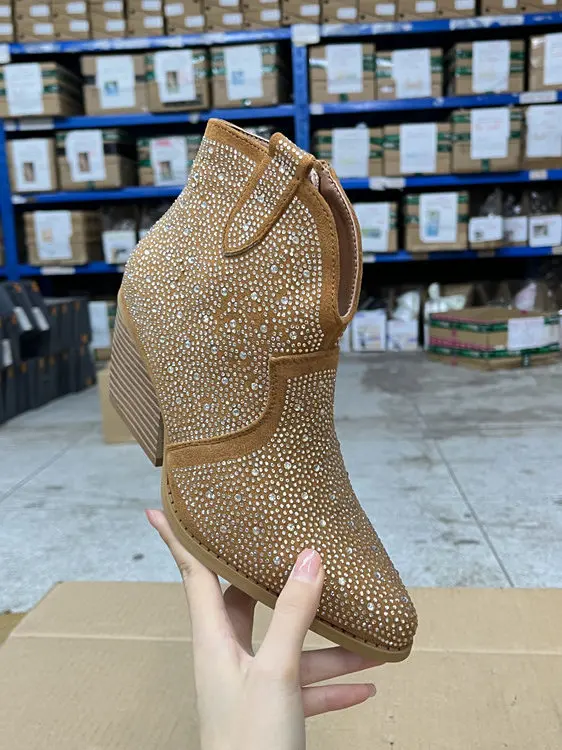 Модные женские ботильоны с острым носком, однотонные, на массивном каблуке и молнии сбоку, повседневные модные ботинки, украшенные бриллиантами
Модные женские ботильоны с острым носком, однотонные, на массивном каблуке и молнии сбоку, повседневные модные ботинки, украшенные бриллиантами