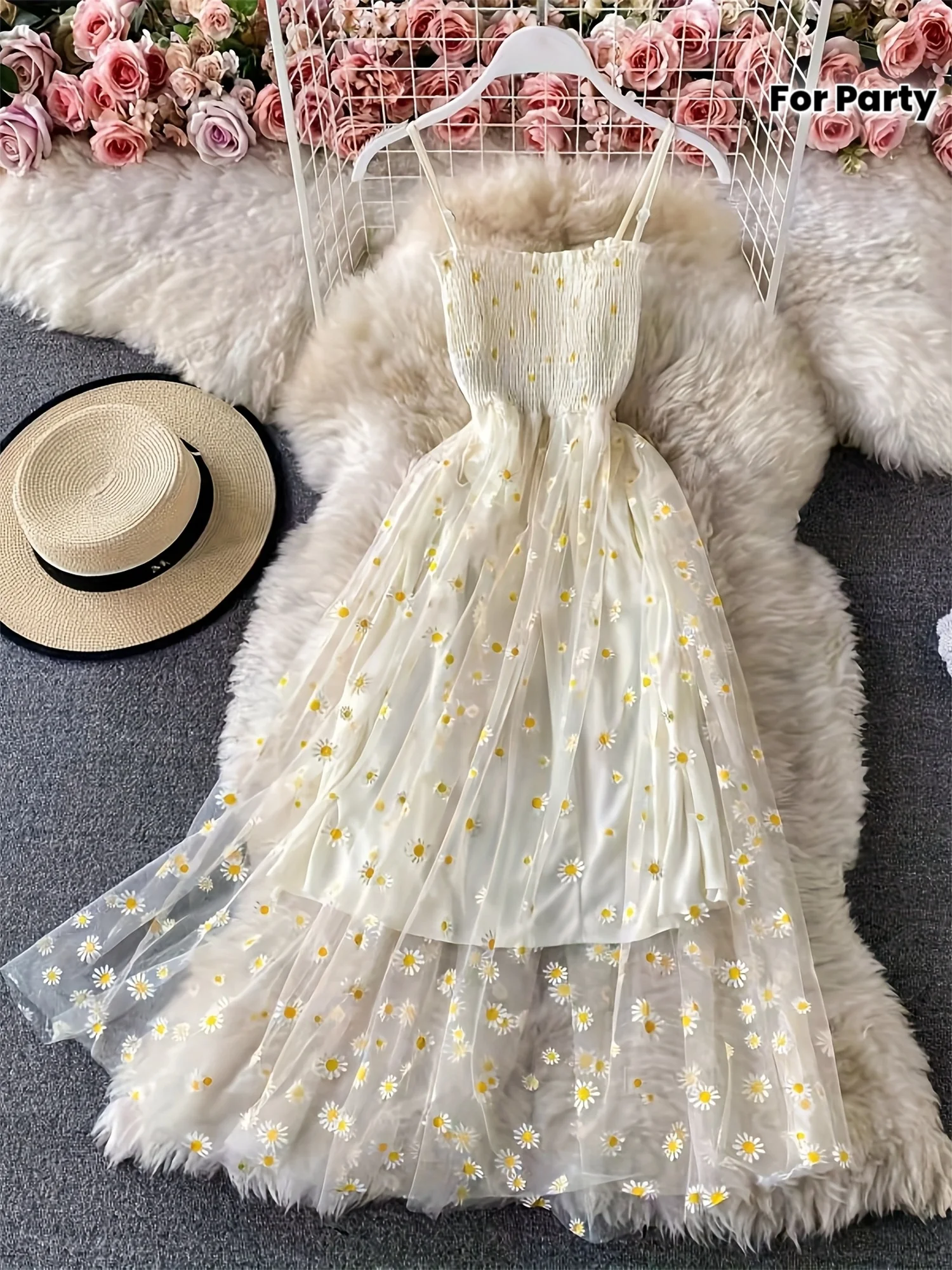 2025 Spring/summer Holiday Casual New Print Daisy Waist-Cinched French-Style Vintage Chiffon Strappy Floral Party Dress
2025 Spring/summer Holiday Casual New Print Daisy Waist-Cinched French-Style Vintage Chiffon Strappy Floral Party Dress