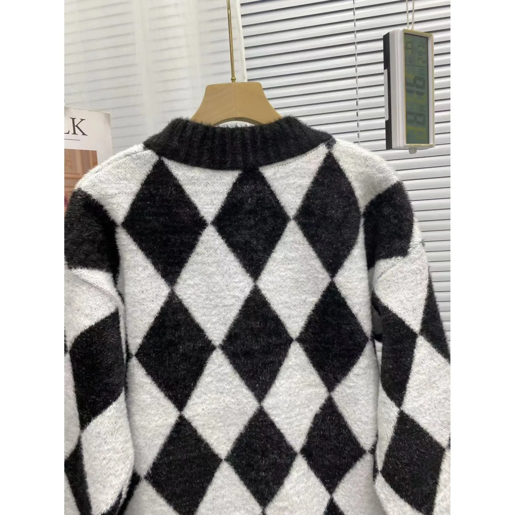 Весна 2025: Новинка! Мягкий и уютный свитер с ромбовидным узором, черно-белыми вставками, универсальный, для повседневной носки, с длинными рукавами.
Весна 2025: Новинка! Мягкий и уютный свитер с ромбовидным узором, черно-белыми вставками, универсальный, для повседневной носки, с длинными рукавами.