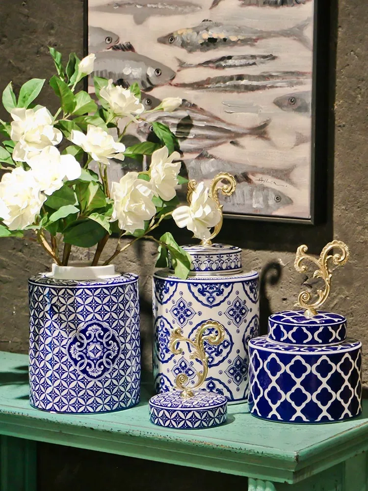 Retro Classical Blue and White Porcelain with Cover Vase Storage Jar Chinese Home Flower Arrangement Decorations Organization
Retro Classical Blue and White Porcelain with Cover Vase Storage Jar Chinese Home Flower Arrangement Decorations Organization