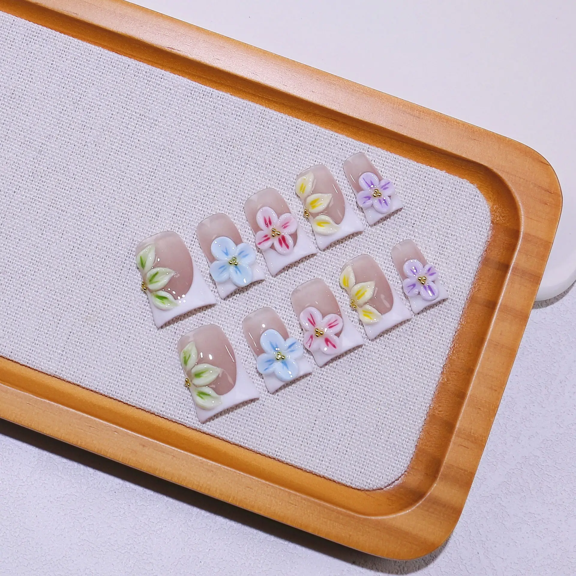 10pcs Handmade Duckbill Press On Nails Hand-painted Colorful 3D Carving Flower Decor French Y2k False Nails Wearable Fake Nails
10pcs Handmade Duckbill Press On Nails Hand-painted Colorful 3D Carving Flower Decor French Y2k False Nails Wearable Fake Nails