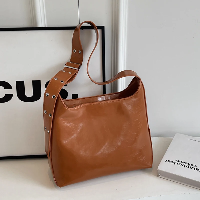 New Large Capacity Women's Tote Bag 2024 Autumn Ladies Casual Versatile Crossbody Bags Commuting One Shoulder Bucket Bag
New Large Capacity Women's Tote Bag 2024 Autumn Ladies Casual Versatile Crossbody Bags Commuting One Shoulder Bucket Bag
