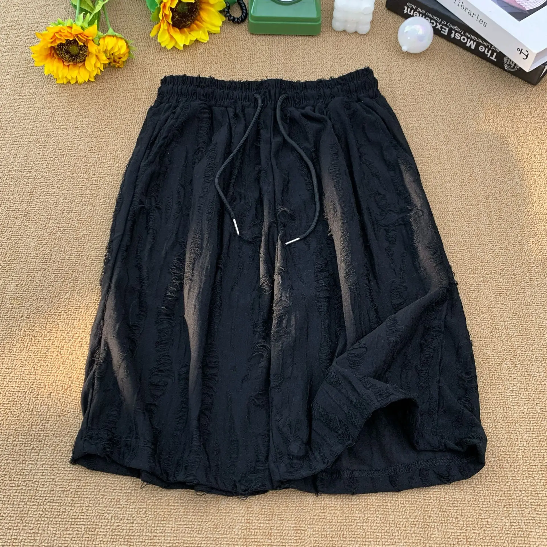 Broken hole design casual shorts for boys in summer, loose and breathable, trendy brand, versatile straight tube sports
Broken hole design casual shorts for boys in summer, loose and breathable, trendy brand, versatile straight tube sports