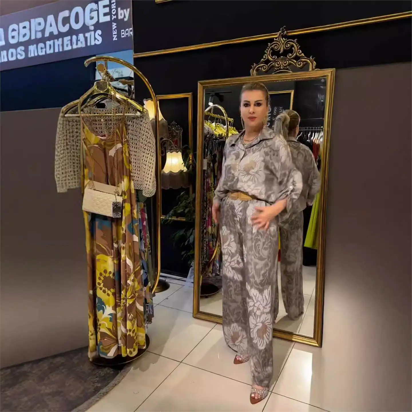 Summer 2024 Printed Asymmetrical Split T-Shirt And Pants Two-Piece Set Floral Design Elegant White Color Casual Women's Wear
Summer 2024 Printed Asymmetrical Split T-Shirt And Pants Two-Piece Set Floral Design Elegant White Color Casual Women's Wear