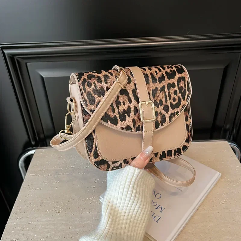2025 Trendy Leopard Shoulder Bag, Vintage Commuter Crossbody Purse, Unique Designer Tote for Women, Retro Office Luxury Handbag
2025 Trendy Leopard Shoulder Bag, Vintage Commuter Crossbody Purse, Unique Designer Tote for Women, Retro Office Luxury Handbag