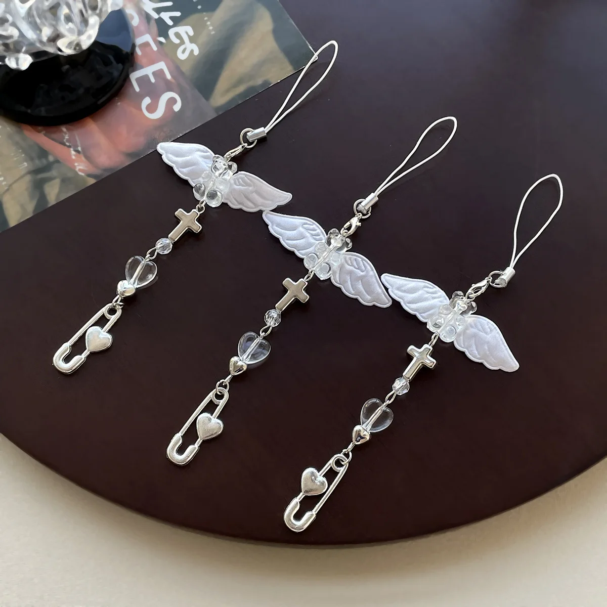Y2K Gothic Angel Wing Phone Charm Clear Bear Cross Safety Pin Pendant Aesthetic Edgy Hanging Decor for Mobile Phones Keychains
Y2K Gothic Angel Wing Phone Charm Clear Bear Cross Safety Pin Pendant Aesthetic Edgy Hanging Decor for Mobile Phones Keychains