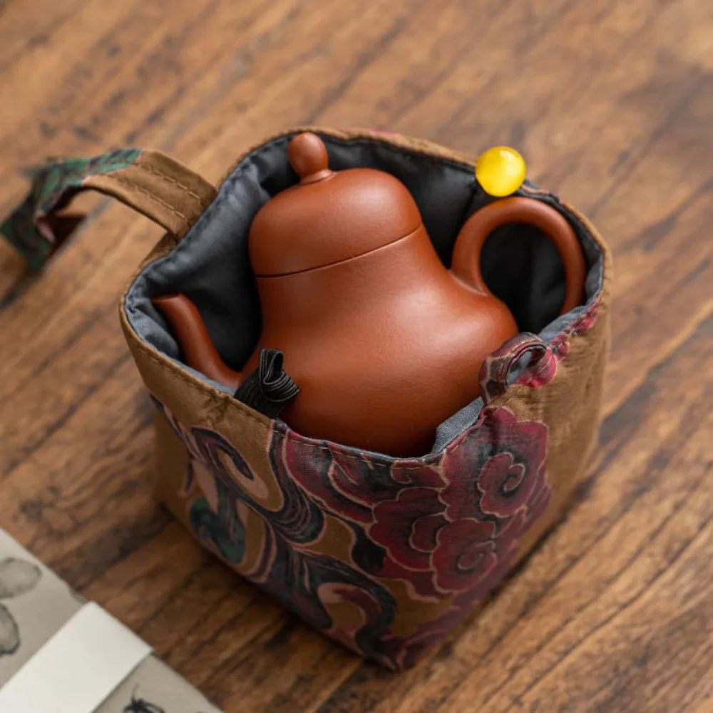 Lucky Bag Chinese Style Tea Cup Storage Bag Retro Square Teapot Cloth Pouch Interwoven Portable Silk Brocade Handbag Travel
Lucky Bag Chinese Style Tea Cup Storage Bag Retro Square Teapot Cloth Pouch Interwoven Portable Silk Brocade Handbag Travel