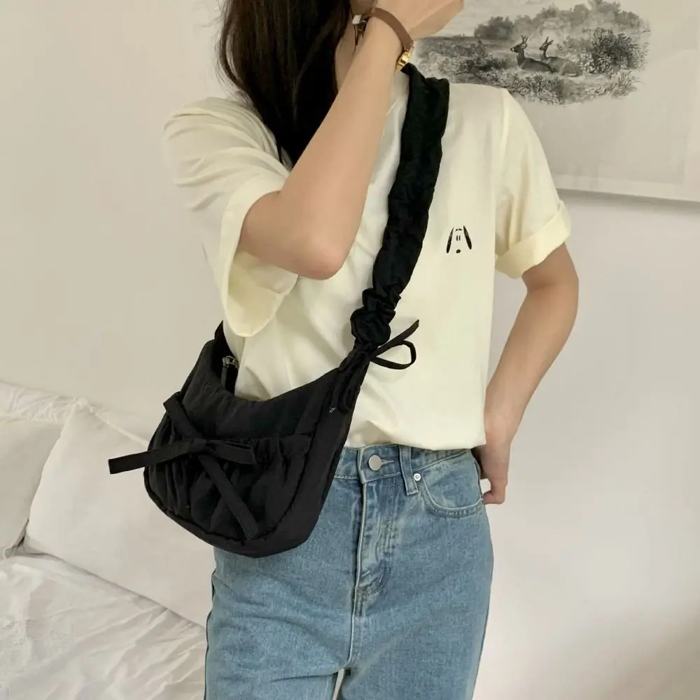 Elegant Nylon Pleated Hand Bag Bow Korean Style INS Shoulder Bag Portable Luxury Fashion Underarm Bag Girls
Elegant Nylon Pleated Hand Bag Bow Korean Style INS Shoulder Bag Portable Luxury Fashion Underarm Bag Girls