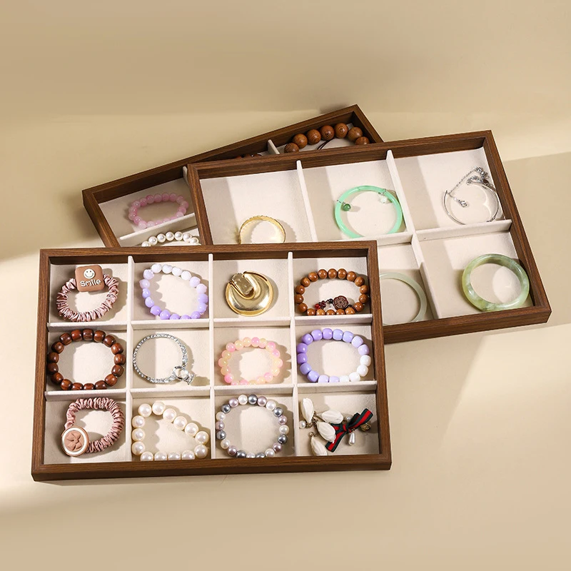 Элитный поднос для демонстрации ювелирных изделий из орехового дерева с бархатной подкладкой, органайзер для колец, ожерелий, браслетов, штабелируемый, для прилавка и выставок
Элитный поднос для демонстрации ювелирных изделий из орехового дерева с бархатной подкладкой, органайзер для колец, ожерелий, браслетов, штабелируемый, для прилавка и выставок