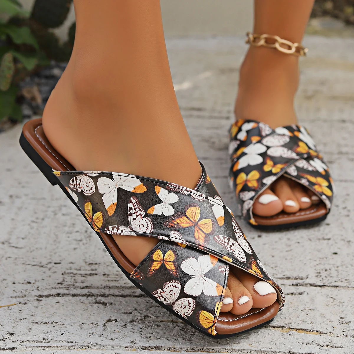 New Hot Women's Square Toe Slippers Retro Open Toe Flat Casual Beach Shoes for Woman Outdoor Light Ladies Slides Female Sandals
New Hot Women's Square Toe Slippers Retro Open Toe Flat Casual Beach Shoes for Woman Outdoor Light Ladies Slides Female Sandals