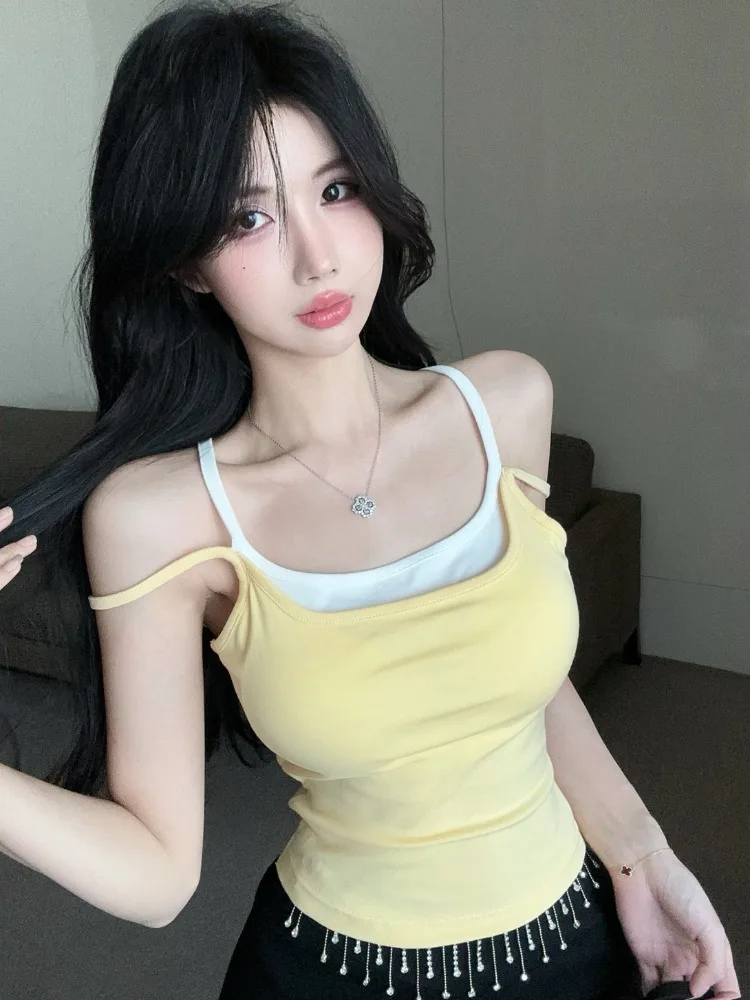 American Style Spicy Girl Retro Two-Piece Strap Vest Women's Winter Inner Match Slimming Close-Fitting Versatile Top
American Style Spicy Girl Retro Two-Piece Strap Vest Women's Winter Inner Match Slimming Close-Fitting Versatile Top