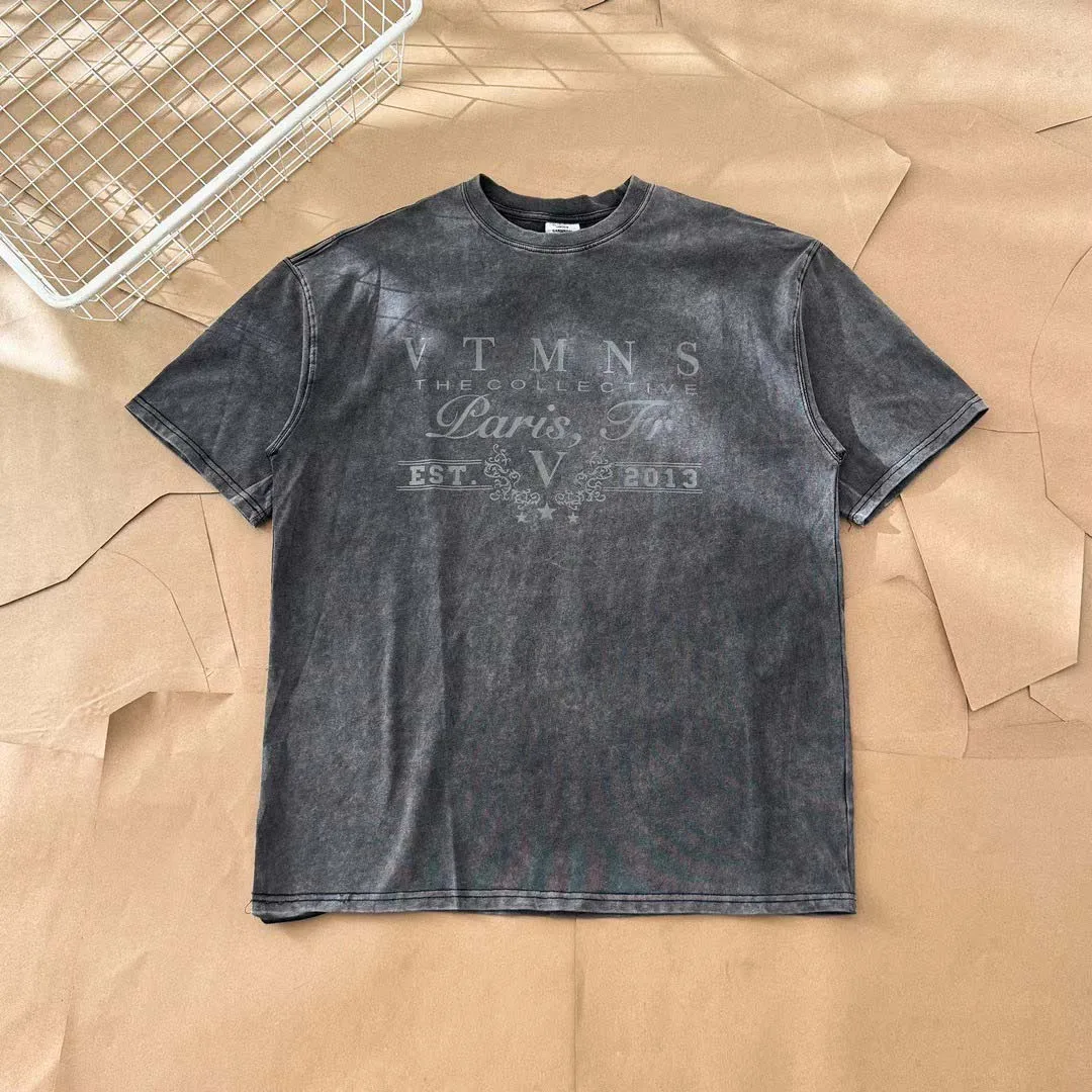 2025ss VT Paris France EST.2013 Vintage Distressed Women Men T shirts Hiphop Oversized Men Casual T shirt HeavyCotton Tops Tees
2025ss VT Paris France EST.2013 Vintage Distressed Women Men T shirts Hiphop Oversized Men Casual T shirt HeavyCotton Tops Tees