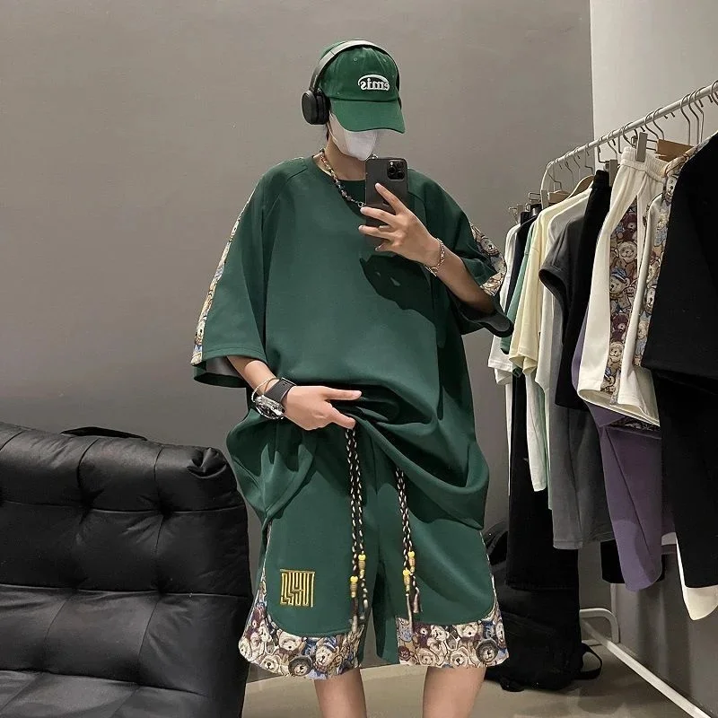 Dopamine Printed Short Sleeved Men Couple Short Sleeved Set 2024 Summer O-neck Loose Solid Color Top Casual Versatile Shorts Set
Dopamine Printed Short Sleeved Men Couple Short Sleeved Set 2024 Summer O-neck Loose Solid Color Top Casual Versatile Shorts Set
