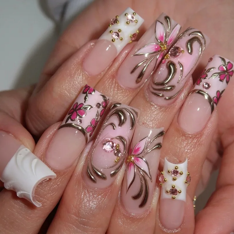 24PCS Cute Pink Flowers Medium Square False Nails 3D Golden Patterns French Press on Nails Wearable Sweet Diamonds Acrylic Nails
24PCS Cute Pink Flowers Medium Square False Nails 3D Golden Patterns French Press on Nails Wearable Sweet Diamonds Acrylic Nails