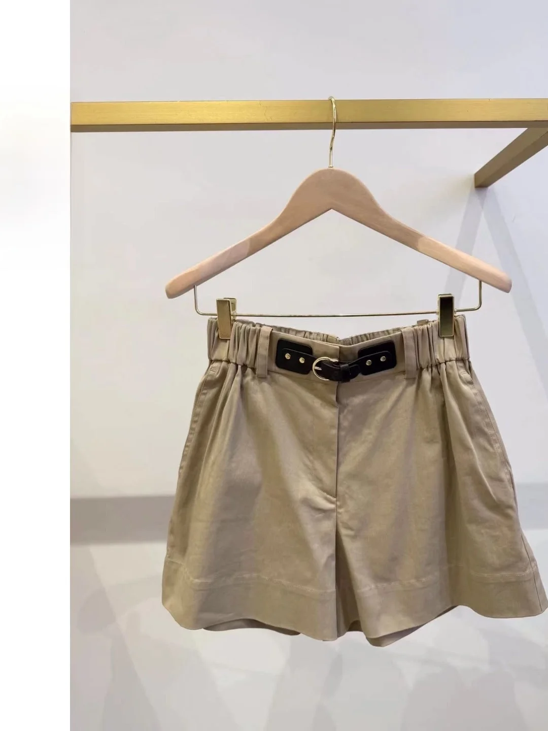 Heidd Early Spring 2026 Khaki Color Casual Elastic Waist Leather Buckle Short Pants Women's Straight Leg Cotton Blend Trousers
Heidd Early Spring 2026 Khaki Color Casual Elastic Waist Leather Buckle Short Pants Women's Straight Leg Cotton Blend Trousers