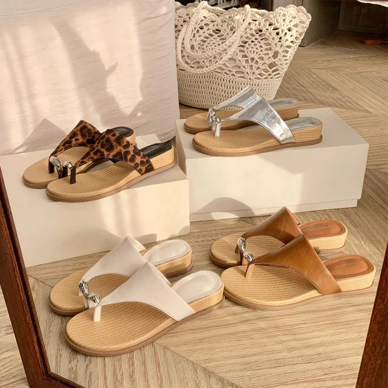 Fashion Women's Sandals Luxury Small Gold Buckle Beach Slope Heel Cool Women's Slippers Comfort Women's Shoes Sandalias De Mujer
Fashion Women's Sandals Luxury Small Gold Buckle Beach Slope Heel Cool Women's Slippers Comfort Women's Shoes Sandalias De Mujer