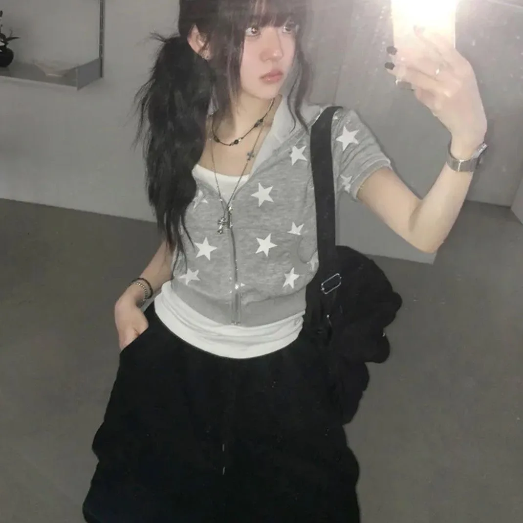 Kimotimo Vintage Star Print Short Sleeve Hooded Jacket Women Harajuku Punk Slim Fit Zipper Crop Top Summer Y2k Grunge Streetwear
Kimotimo Vintage Star Print Short Sleeve Hooded Jacket Women Harajuku Punk Slim Fit Zipper Crop Top Summer Y2k Grunge Streetwear