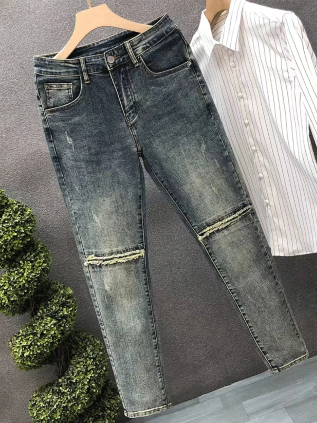 Высококачественные модные мужские облегающие джинсы с эластичной нашивкой в стиле ретро, универсальные длинные брюки-сли, повседневные длинные брюки на молнии со средней талией
Высококачественные модные мужские облегающие джинсы с эластичной нашивкой в стиле ретро, универсальные длинные брюки-сли, повседневные длинные брюки на молнии со средней талией