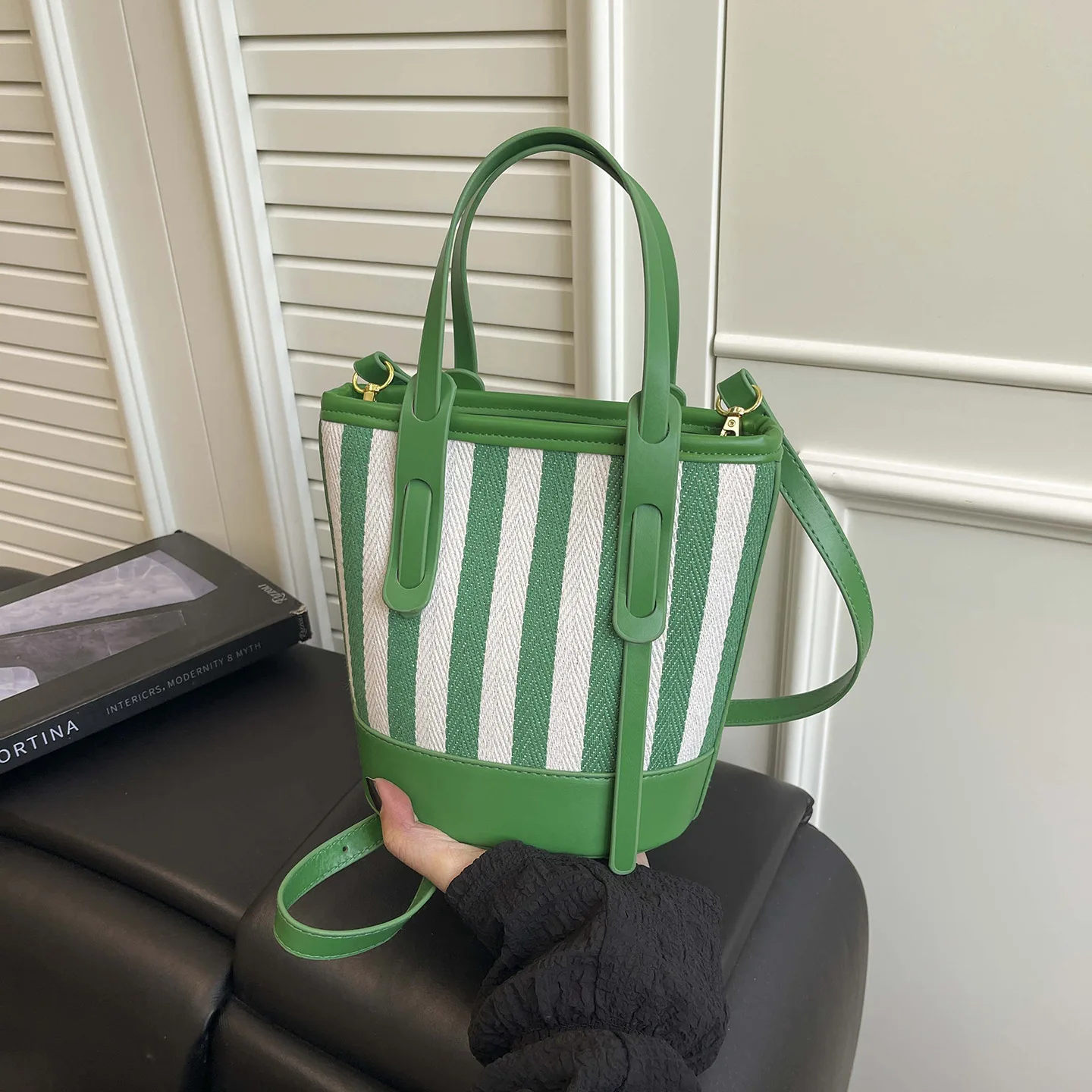 Fashion Bucket Tote Bag for Women 2026 New Luxury Woman Shoulder Crossbody Bag Commuter Mobile Phone Bag for Lady Handbags
Fashion Bucket Tote Bag for Women 2026 New Luxury Woman Shoulder Crossbody Bag Commuter Mobile Phone Bag for Lady Handbags