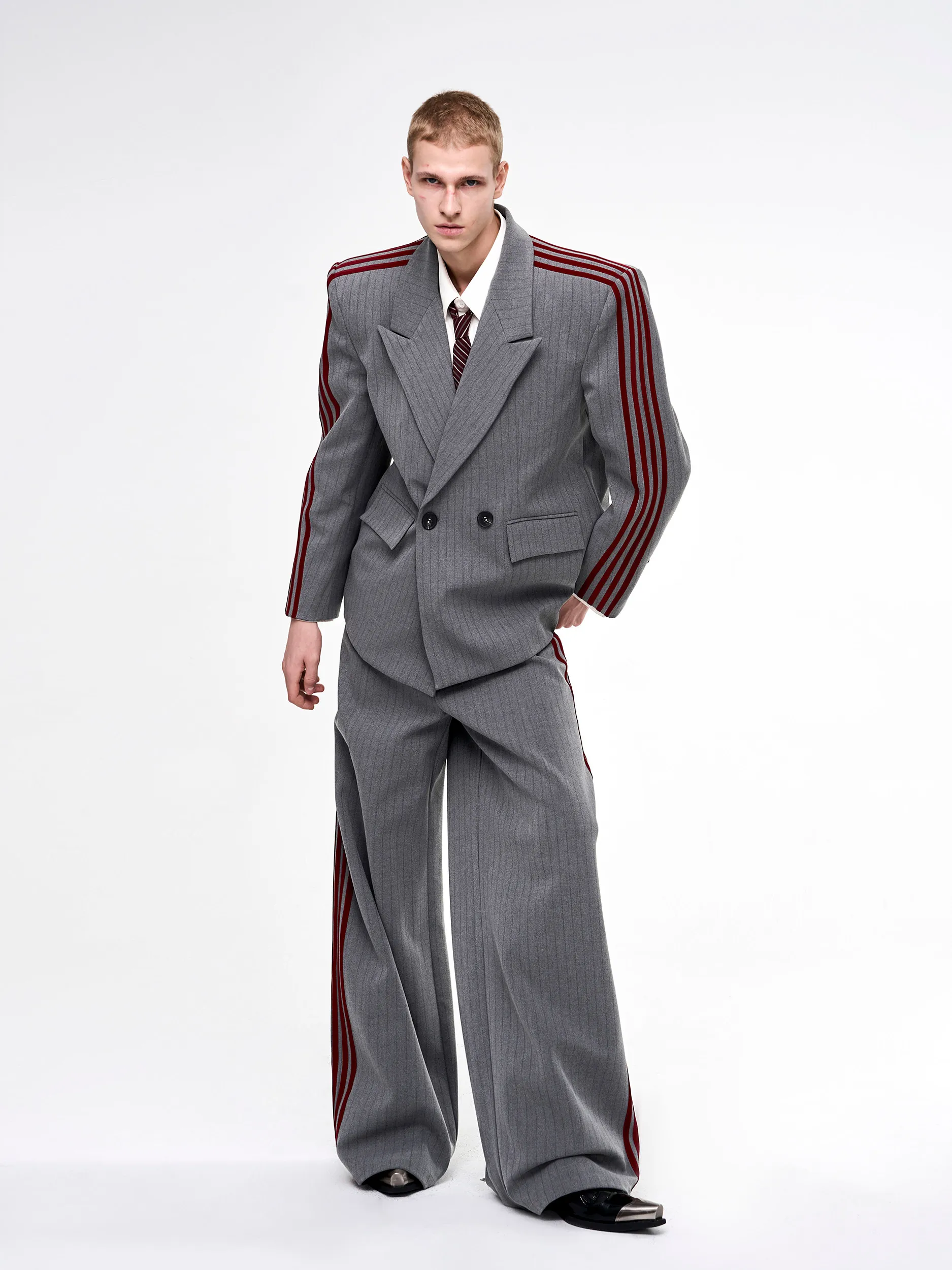 Gray Vertical Striped Men's Suit Jacket with Shoulder Pad Autumn Season Double Row Buttons Casual Style Standard Fit Polyeste...
Gray Vertical Striped Men's Suit Jacket with Shoulder Pad Autumn Season Double Row Buttons Casual Style Standard Fit Polyeste...