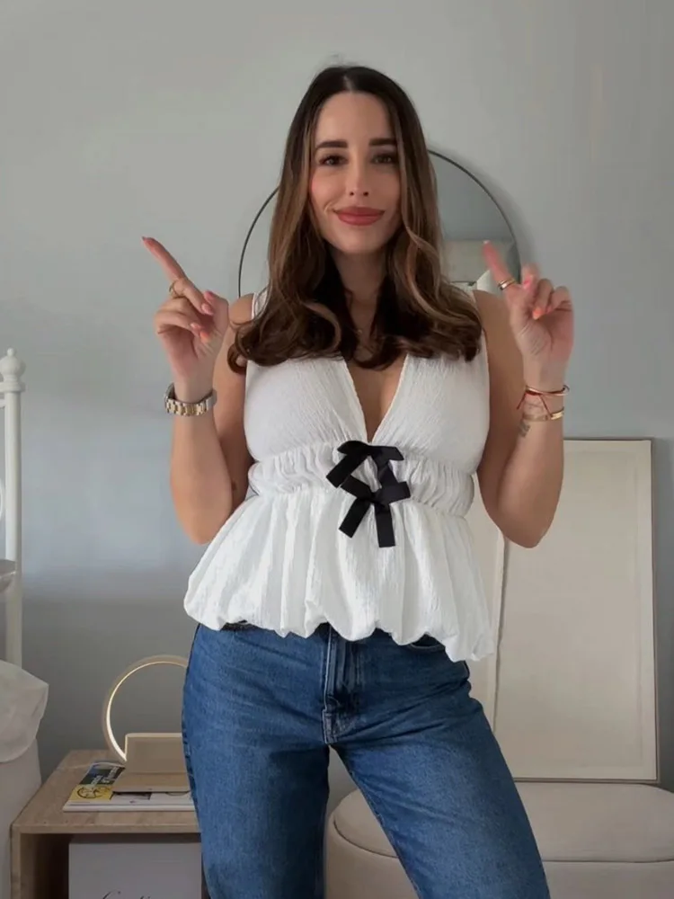 TRAFZA Women 2025 Spring Simple Deep V-neck Bow Trim Textured Casual Top Female Elegant Elastic Waist Sleeveless Slim Short Top
TRAFZA Women 2025 Spring Simple Deep V-neck Bow Trim Textured Casual Top Female Elegant Elastic Waist Sleeveless Slim Short Top