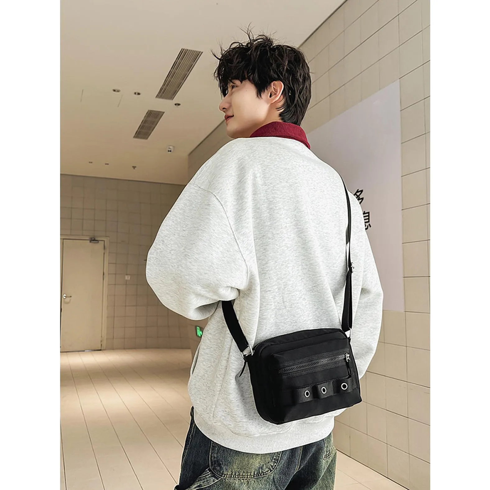 2025 new crossbody bag fashionable and simple sports phone bag ins Japanese workwear trendy and cool couple's shoulder bag
2025 new crossbody bag fashionable and simple sports phone bag ins Japanese workwear trendy and cool couple's shoulder bag