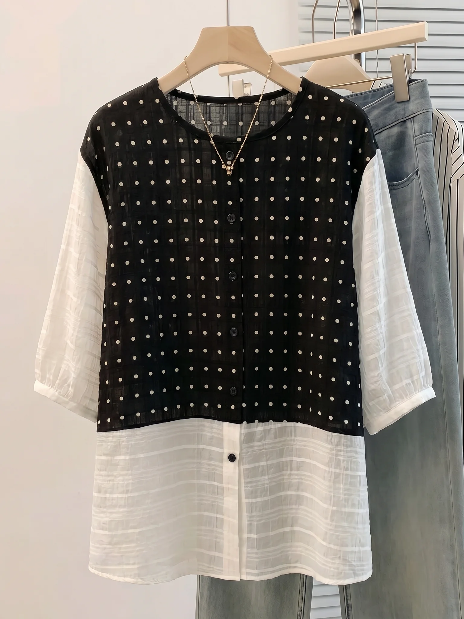 Chic Polka Dot Short Sleeve Shirt Women's Korean Style Loose Fit Commute Wind Summer New Arrival Large Size Fashionable Top
Chic Polka Dot Short Sleeve Shirt Women's Korean Style Loose Fit Commute Wind Summer New Arrival Large Size Fashionable Top
