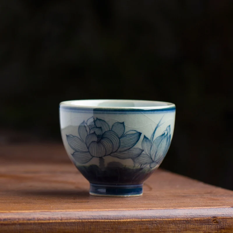 Hand-Painted Blue And White Lotus Flower Ceramic Tea Cup Traditional Chinese Style Handmade Owner Cup Vintage Gongfu Tea Cup
Hand-Painted Blue And White Lotus Flower Ceramic Tea Cup Traditional Chinese Style Handmade Owner Cup Vintage Gongfu Tea Cup