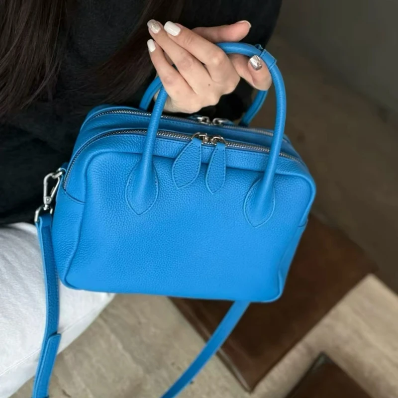 Fashionable and Sophisticated Boston Bag, Large Capacity and Versatile Commuter Handbag, Women's Single-shoulder Crossbody Bag
Fashionable and Sophisticated Boston Bag, Large Capacity and Versatile Commuter Handbag, Women's Single-shoulder Crossbody Bag