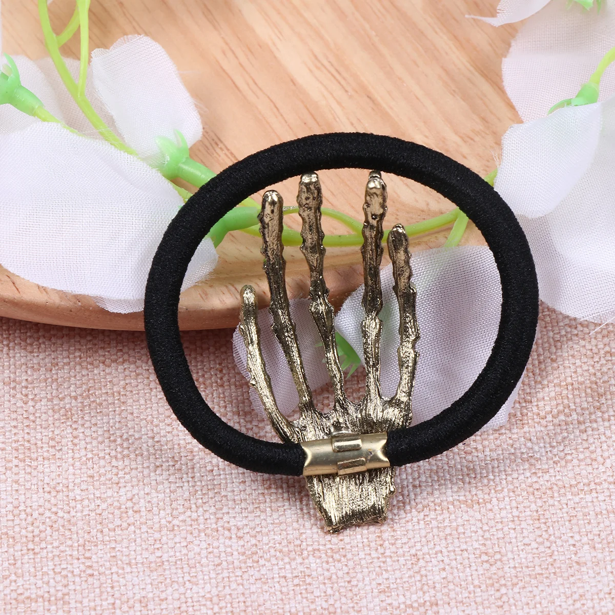 Creative Golden Skull Hand Bone Ponytail Holder Alloy Material Long Lasting Halloween Masquerades Carnivals Daily Wear
Creative Golden Skull Hand Bone Ponytail Holder Alloy Material Long Lasting Halloween Masquerades Carnivals Daily Wear