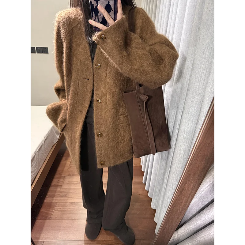 Коричневое ретро новое осенне-зимнее свободное шерстяное пальто с v-образным вырезом в ленивом стиле, женская теплая куртка большого размера, шерстяной пиджак, повседневная верхняя одежда средней длины
Коричневое ретро новое осенне-зимнее свободное шерстяное пальто с v-образным вырезом в ленивом стиле, женская теплая куртка большого размера, шерстяной пиджак, повседневная верхняя одежда средней длины