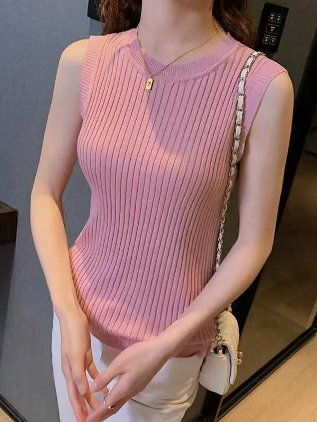 plus Size Strap Vest Women Summer Inner Wear Short Thin Knitted Slimming Sleeveless Top Trendy White Base Layer Commute Style
plus Size Strap Vest Women Summer Inner Wear Short Thin Knitted Slimming Sleeveless Top Trendy White Base Layer Commute Style