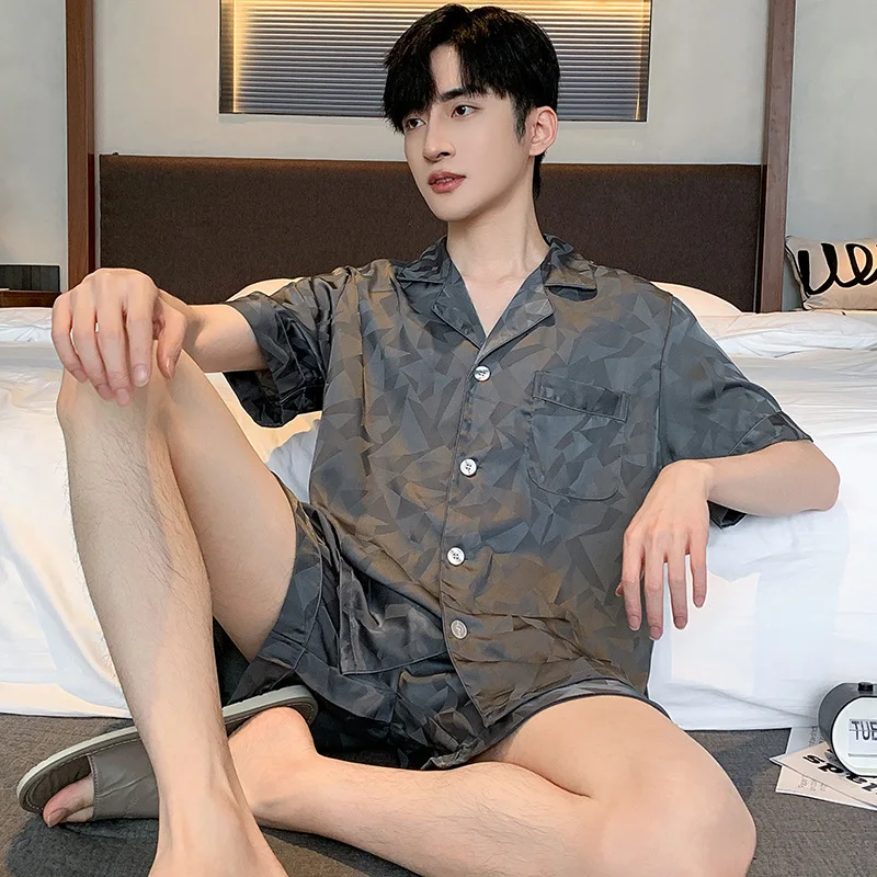 New satin jacquard men's pajamas ice silk thin summer short-sleeved men's silk summer loose home service suit
New satin jacquard men's pajamas ice silk thin summer short-sleeved men's silk summer loose home service suit