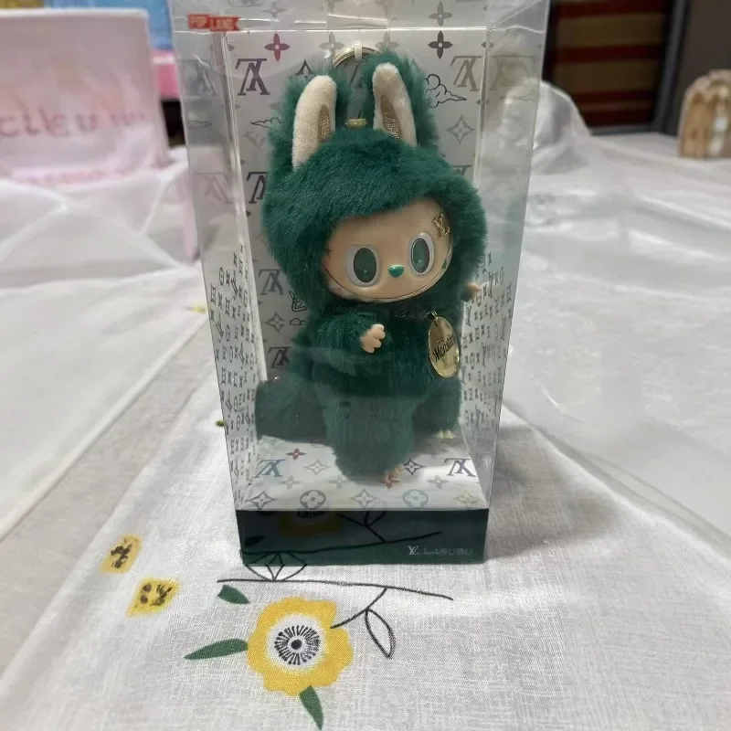 High Quality Zimomo Little Leader Labubu Change Baby Green Vl Limited Edition Plush Vinyl Labubu Doll Pendant Gift
High Quality Zimomo Little Leader Labubu Change Baby Green Vl Limited Edition Plush Vinyl Labubu Doll Pendant Gift