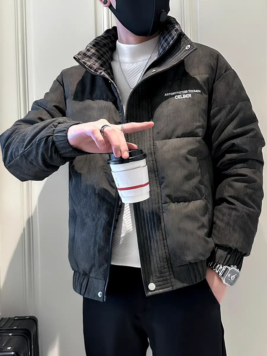 Trendy Retro Stand Collar down Cotton Jacket Men's Winter Thick Warm High-End Feeling Cool Outerwear Youth Casual Color
Trendy Retro Stand Collar down Cotton Jacket Men's Winter Thick Warm High-End Feeling Cool Outerwear Youth Casual Color