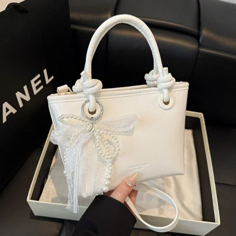 Famous Designer Elegant Tote Bag - Women's Leather Shoulder Bag In Popular Classic Luxury Brand Fashion 
Famous Designer Elegant Tote Bag - Women's Leather Shoulder Bag In Popular Classic Luxury Brand Fashion