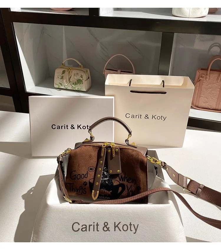 Осенняя модная бархатная сумка-подушка высокого качества, роскошный кошелек-клатч, женская сумка через плечо, текстурированная женская сумка
Осенняя модная бархатная сумка-подушка высокого качества, роскошный кошелек-клатч, женская сумка через плечо, текстурированная женская сумка