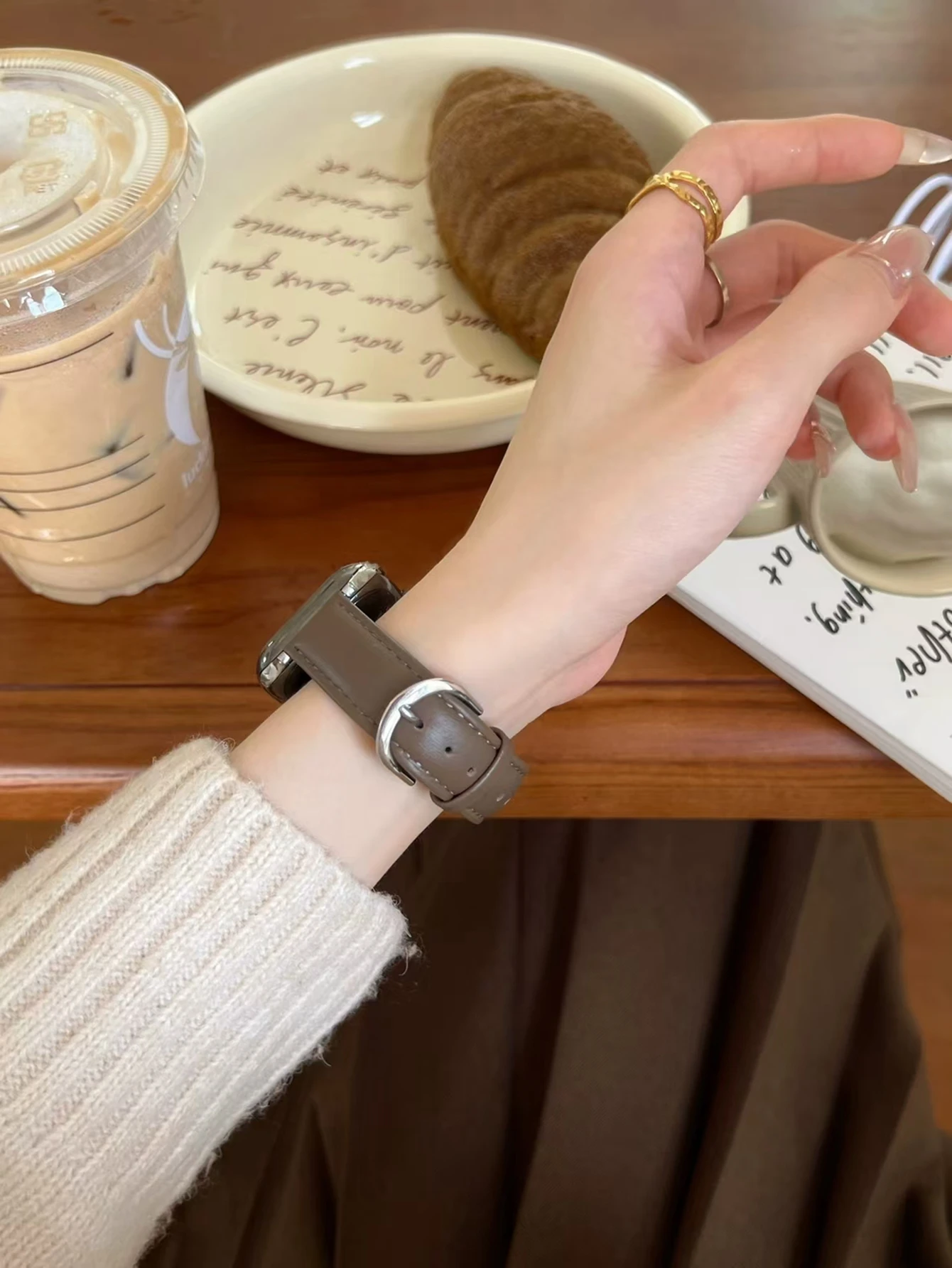 Strap For Apple Watch band women Ultra 10/9/8/7/6/5/4/3/2/1 SE 38mm 40mm 41mm 42mm 44mm 45mm 46mm 49mm PU Leather Loop
Strap For Apple Watch band women Ultra 10/9/8/7/6/5/4/3/2/1 SE 38mm 40mm 41mm 42mm 44mm 45mm 46mm 49mm PU Leather Loop