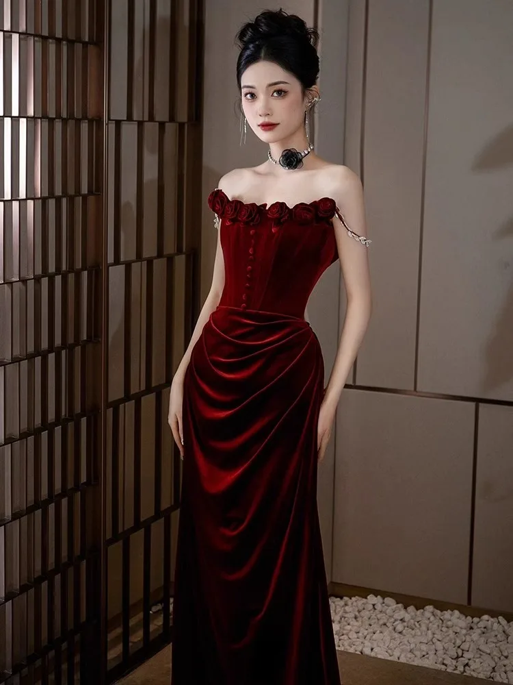 Red Velvet Bridal Gown with Rose Design Ele Off-oulder Wedding Dr for Women Long Floor-Length Evening Gown
Red Velvet Bridal Gown with Rose Design Ele Off-oulder Wedding Dr for Women Long Floor-Length Evening Gown