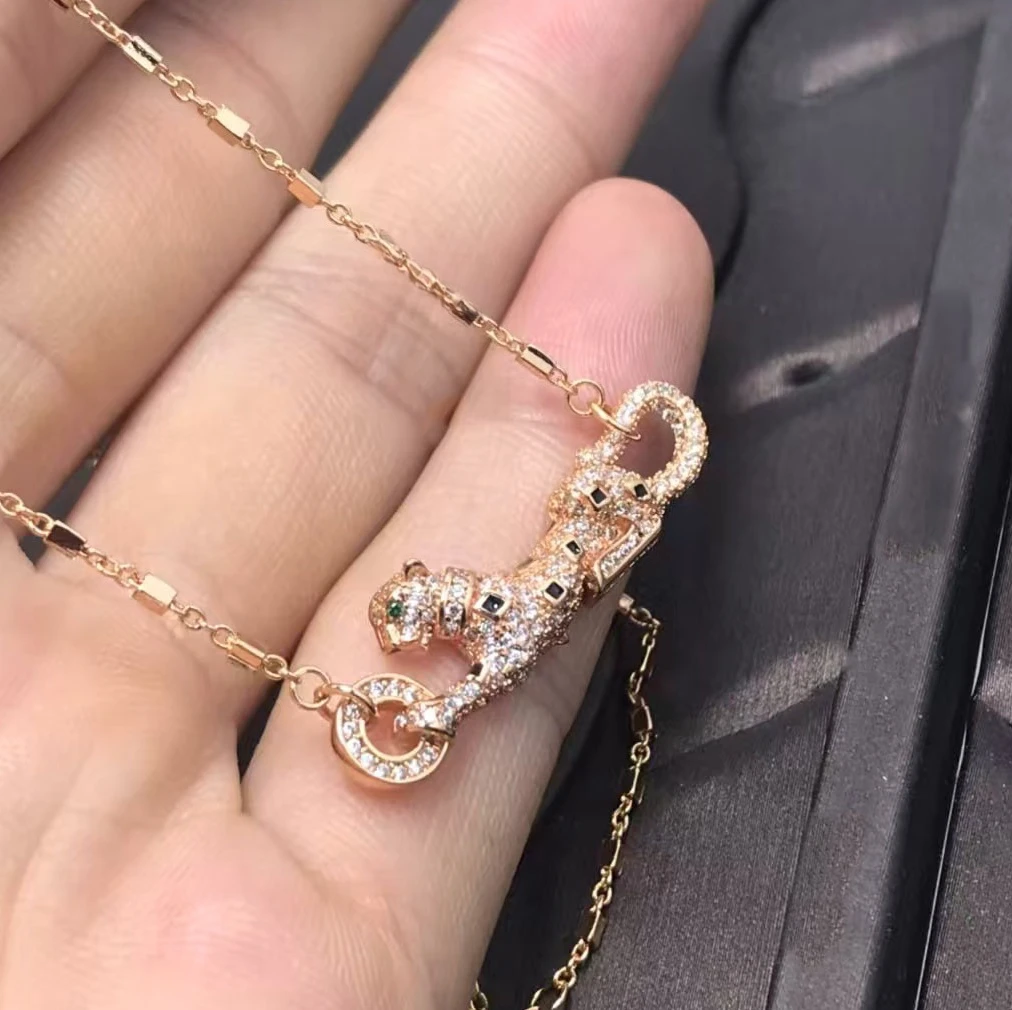 New light gold spotted leopard necklace bracelet inlaid with diamond leopard model
New light gold spotted leopard necklace bracelet inlaid with diamond leopard model