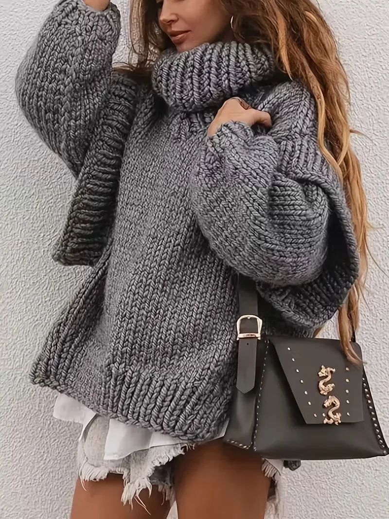 Женский уютный кардиган — большой пуловер с длинными рукавами и геометрическим узором, высокая горловина, светло-серый
Женский уютный кардиган — большой пуловер с длинными рукавами и геометрическим узором, высокая горловина, светло-серый