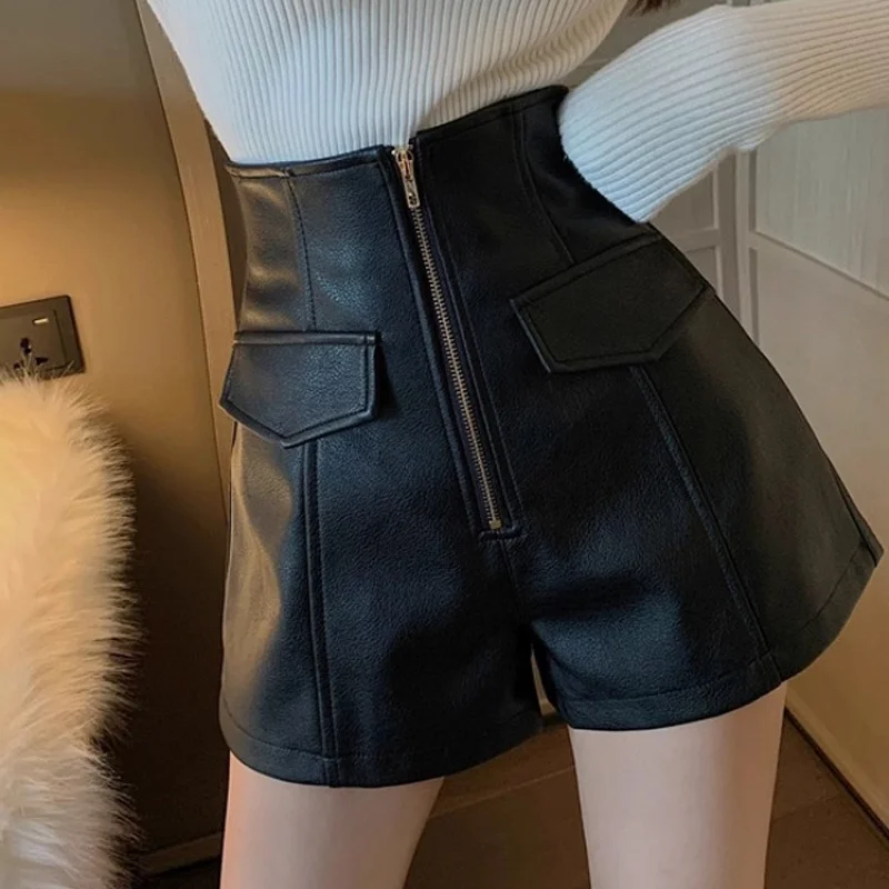 2024Spring New Slimming Leather Shorts Zipper High Waist Pants Loose Wide Leg Pants Casual Pants Straight Pants for Outdoor Wear 
2024Spring New Slimming Leather Shorts Zipper High Waist Pants Loose Wide Leg Pants Casual Pants Straight Pants for Outdoor Wear