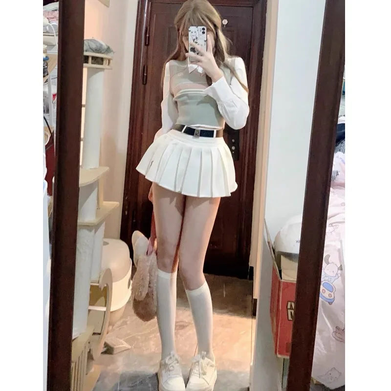 Academy V-neck Knit Vest Polo Neck Shirt Pleated Skirt Three Piece Set Korean Sweet Fresh Belt Fashion Slim Autumn College Suit
Academy V-neck Knit Vest Polo Neck Shirt Pleated Skirt Three Piece Set Korean Sweet Fresh Belt Fashion Slim Autumn College Suit