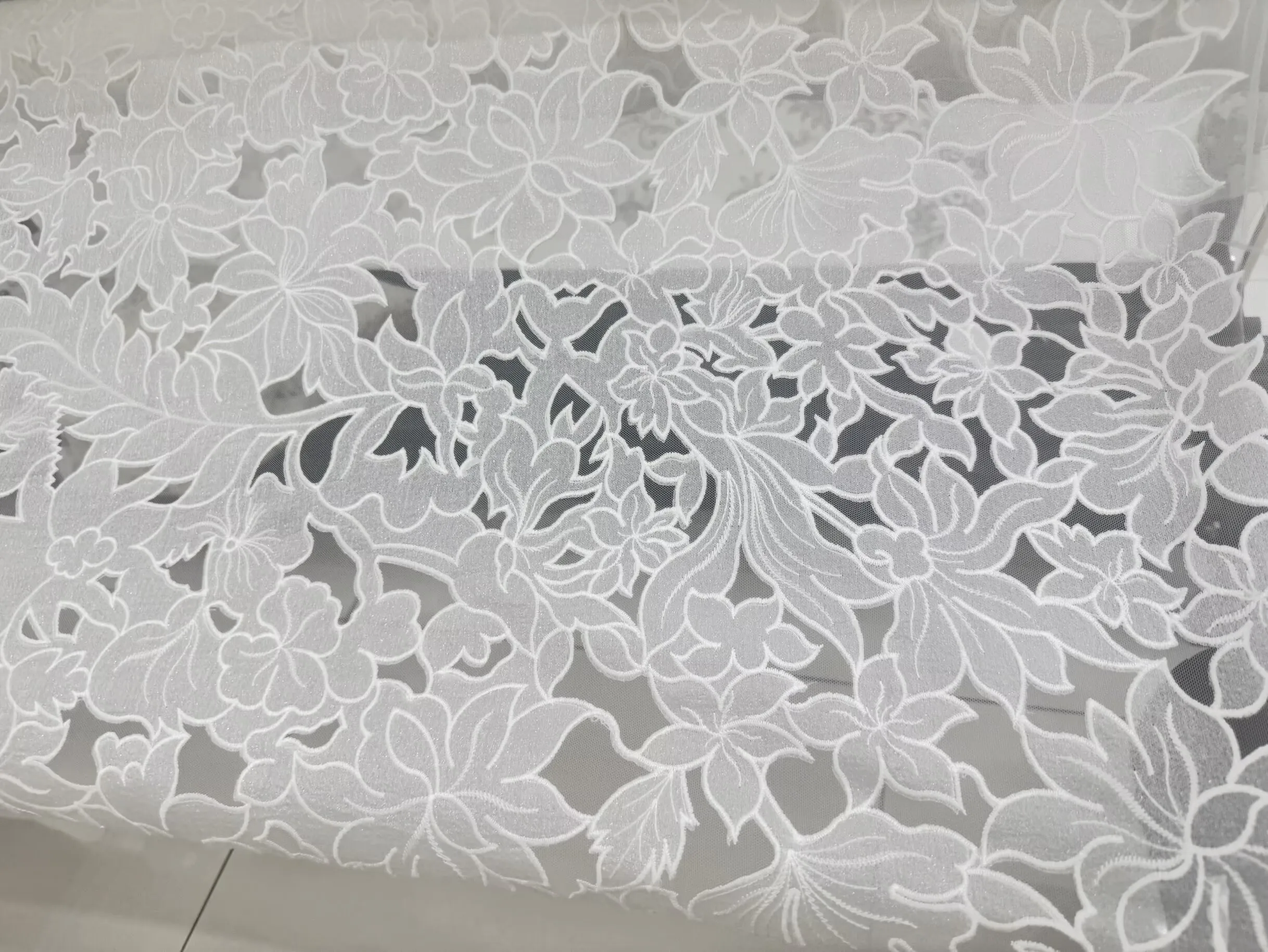 Ivory Tulle Appliqued Floral Material Wedding Dress Embroidered Chiffon Lace Fabric
Ivory Tulle Appliqued Floral Material Wedding Dress Embroidered Chiffon Lace Fabric
