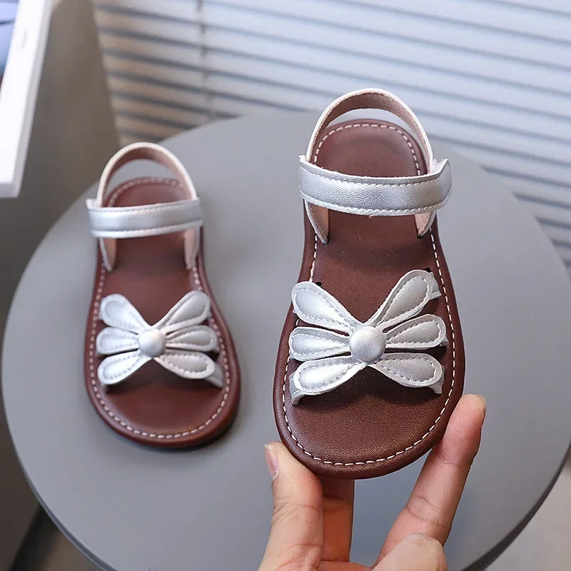 Girls Sandals Hook&loop 2025 Summer Kids Beach Shoes Soild Color Versatile Girls Princess Shoes Retro Sweet Flowers Korean Style
Girls Sandals Hook&loop 2025 Summer Kids Beach Shoes Soild Color Versatile Girls Princess Shoes Retro Sweet Flowers Korean Style