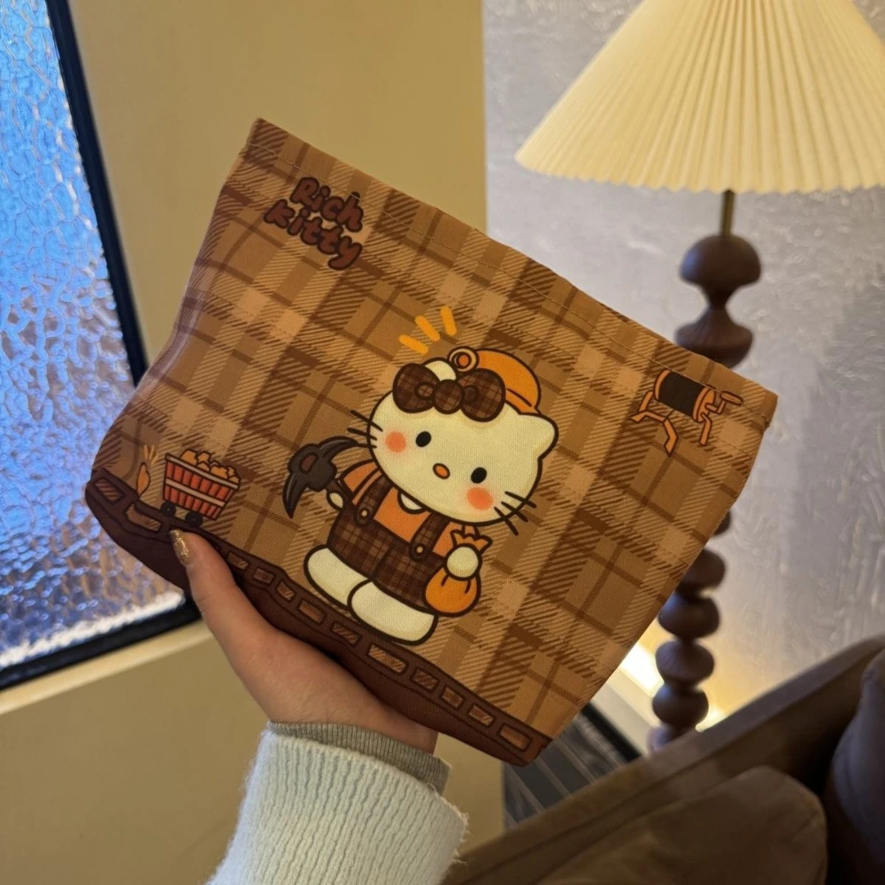 Косметичка Hello Kitty в стиле ретро, клетчатый женский клатч, мини-женская косметичка, кавайная сумка для хранения, дорожная сумка-тоут с героями мультфильмов, сумка для хранения
Косметичка Hello Kitty в стиле ретро, клетчатый женский клатч, мини-женская косметичка, кавайная сумка для хранения, дорожная сумка-тоут с героями мультфильмов, сумка для хранения