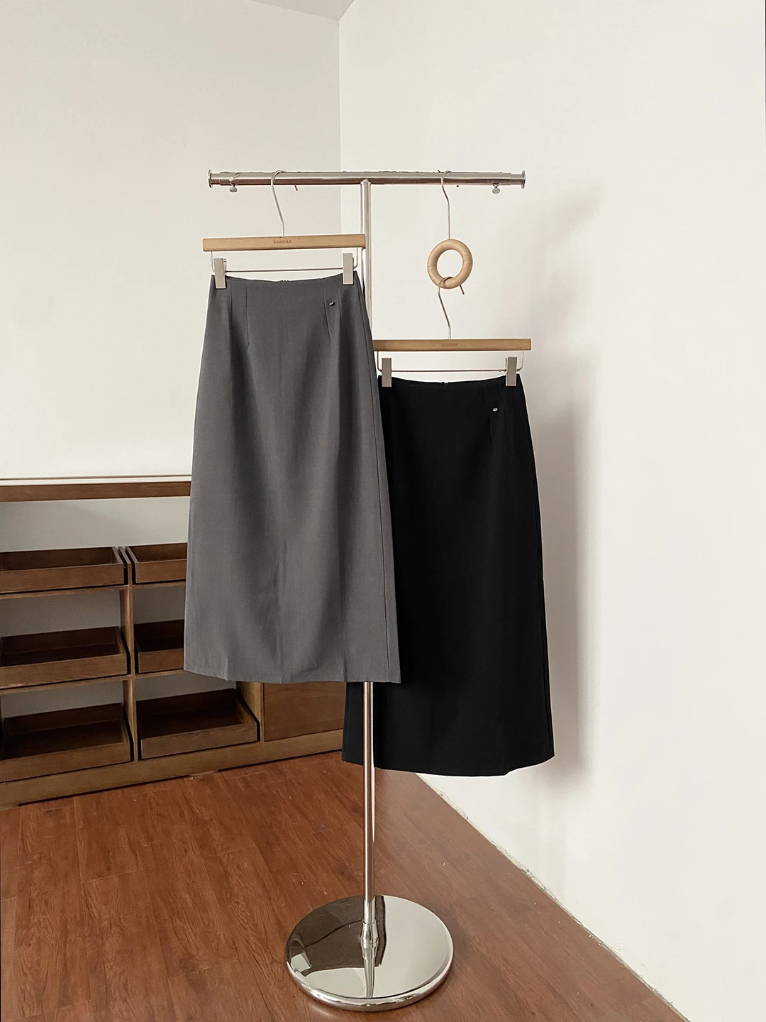 Simple Commuter Style High Waist A-Line Midi Skirt Slimming Hip Covering Suit Korean Version Spring 2026 New Arrival Short Women
Simple Commuter Style High Waist A-Line Midi Skirt Slimming Hip Covering Suit Korean Version Spring 2026 New Arrival Short Women