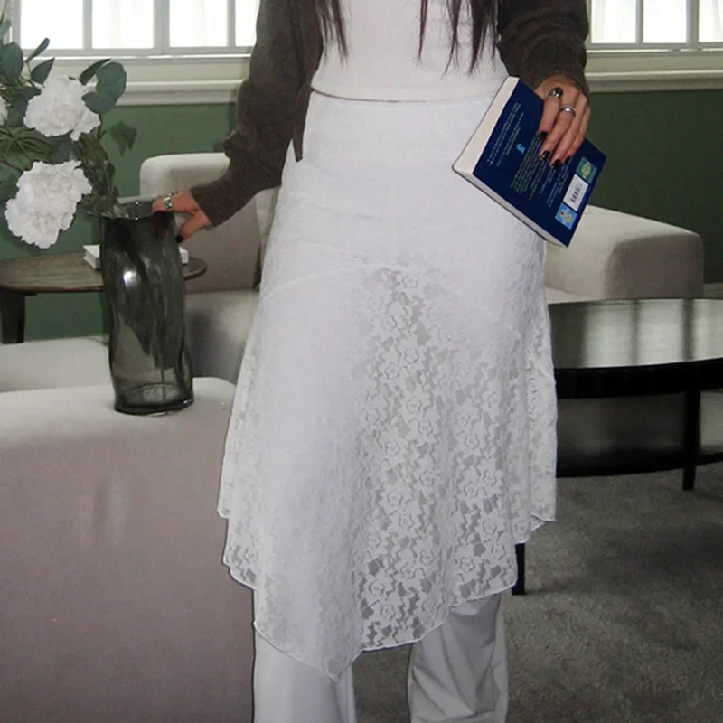 French elegant sexy lace see-through splicing skirt high waist slim mid-length irregular literary skirt
French elegant sexy lace see-through splicing skirt high waist slim mid-length irregular literary skirt